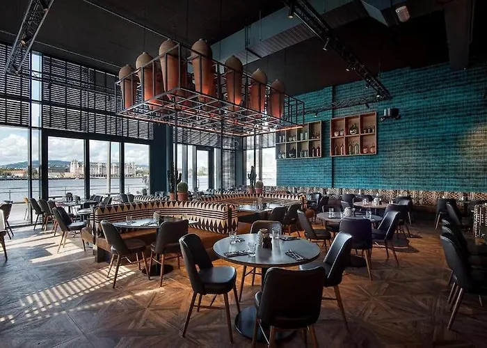 Waterfront Fjord View, Office, 2 Bedroom Lux Lägenhet